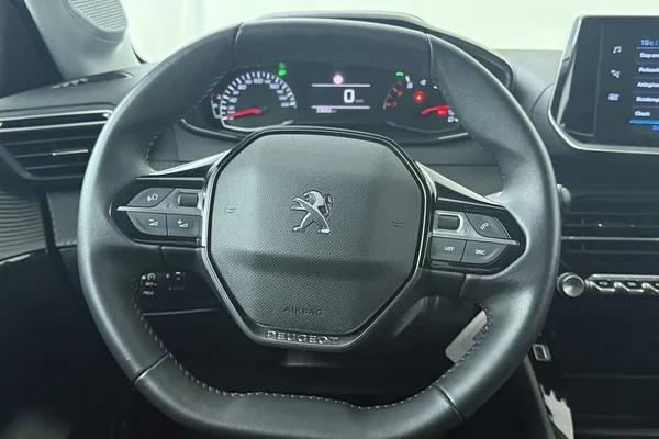 Peugeot 208 (2023) — foto 2 van 21