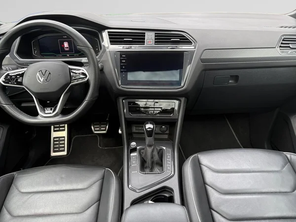 VOLKSWAGEN Tiguan (2023) — foto 2 van 24