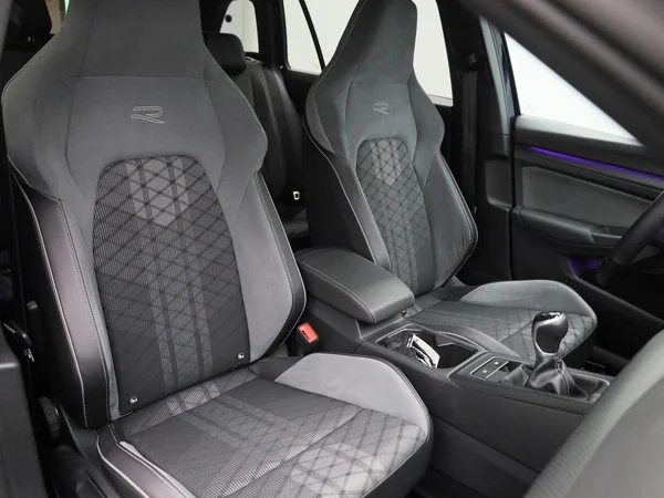 Volkswagen Golf (2022) — foto 37 van 47