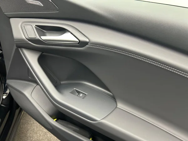 AUDI Q6 e-tron (2026) — foto 9 van 24