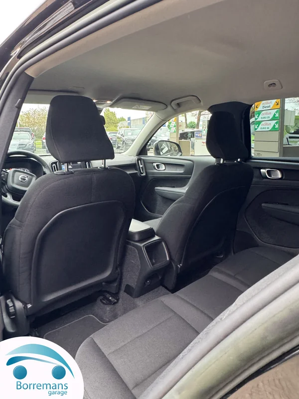Volvo XC-40 (2022) — foto 15 van 40