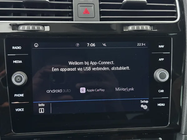 VOLKSWAGEN Golf (2018) — foto 13 van 27