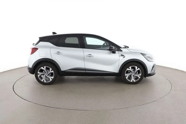 Renault Captur (2022) — foto 13 van 16