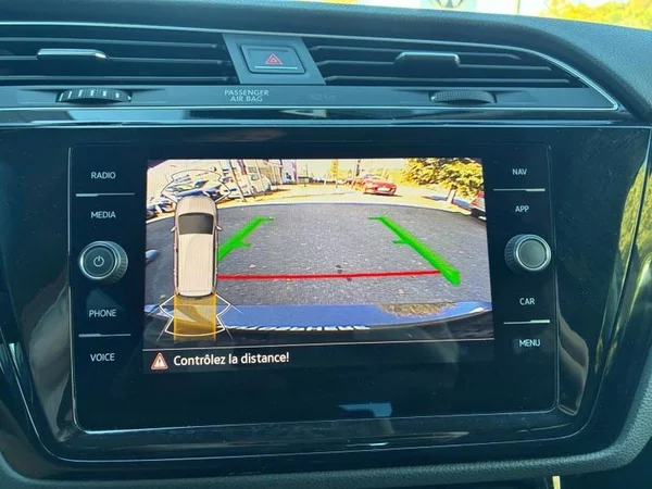 VOLKSWAGEN Touran (2023) — foto 16 van 23