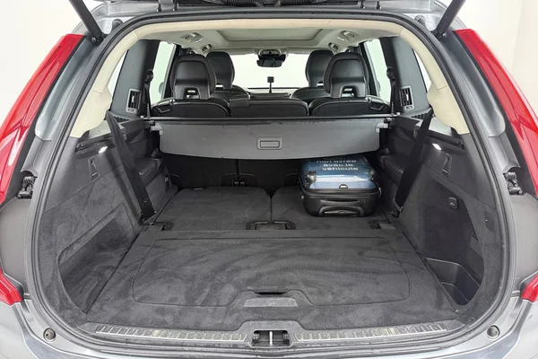 Volvo XC90 PHEV (2019) — foto 6 van 41