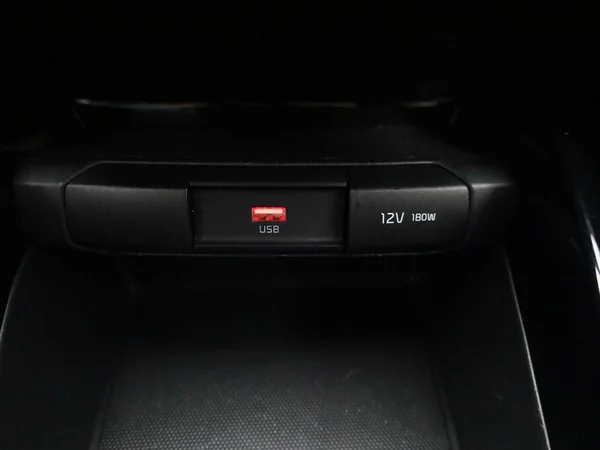 Kia Rio (2023) — foto 14 van 38