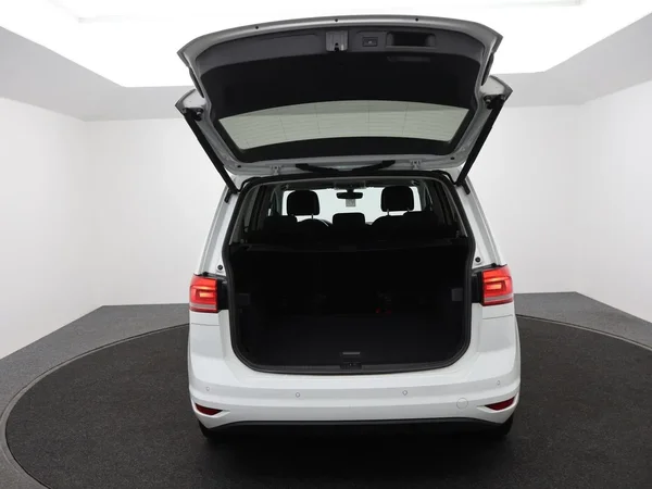 Volkswagen Touran (2022) — foto 12 van 29