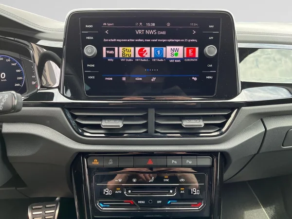 VOLKSWAGEN T-Roc (2025) — foto 2 van 20