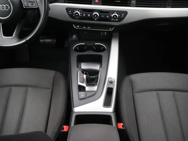 AUDI A4 (2022) — foto 8 van 28