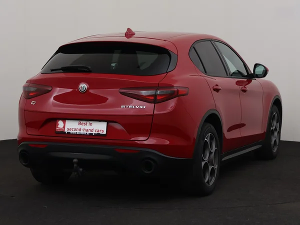 Alfa Romeo Stelvio (2022) — foto 23 van 31