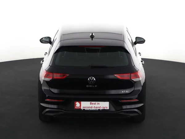 VOLKSWAGEN Golf (2024) — foto 25 van 28