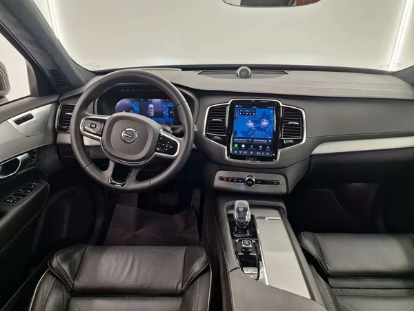 Volvo XC90 (2023) — foto 16 van 20