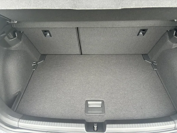 VOLKSWAGEN Polo (2024) — foto 14 van 15
