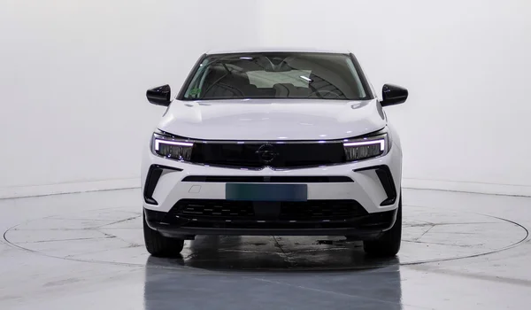 Opel Grandland (2023) — foto 48 van 49
