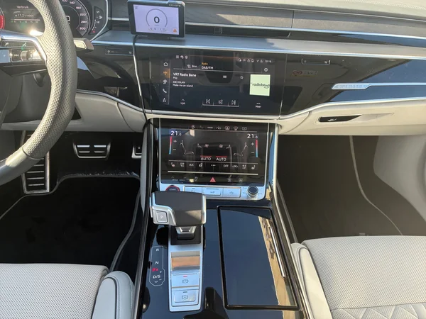 AUDI S8 (2025) — foto 4 van 24