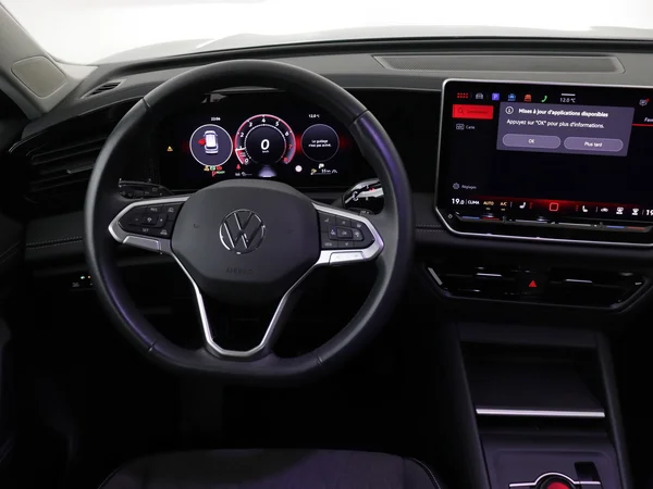 VOLKSWAGEN Tiguan (2025) — foto 9 van 19