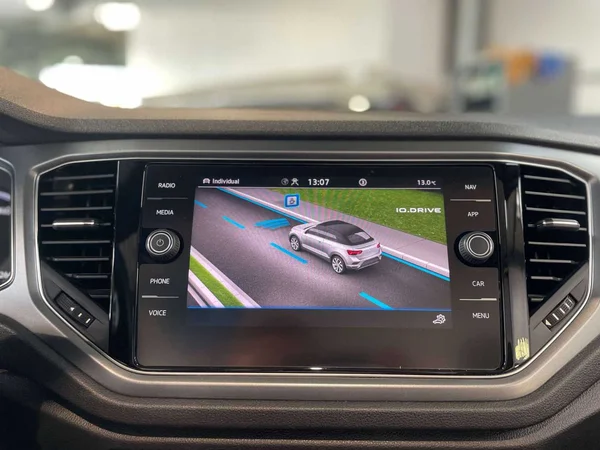 Volkswagen T-Roc Cabriolet (2021) — foto 6 van 18