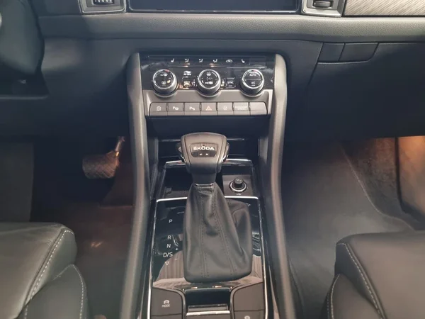 SKODA Kodiaq (2022) — foto 4 van 23