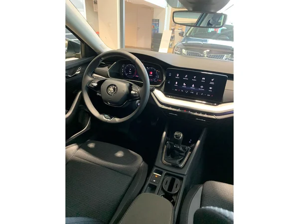 SKODA Octavia Combi (2021) — foto 4 van 30