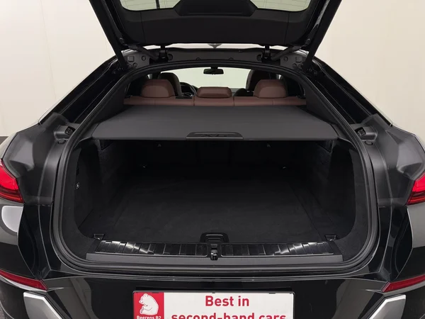 BMW X6 (2022) — foto 8 van 32