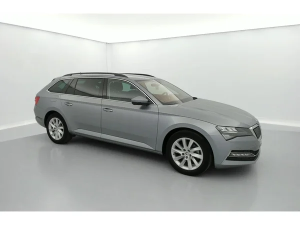 SKODA Superb SW PHEV (2020) — foto 35 van 36