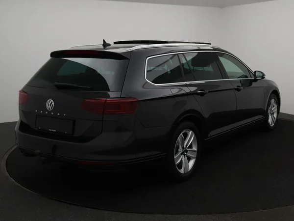Volkswagen Passat (2021) — foto 10 van 30