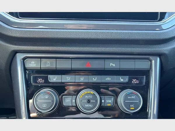 Volkswagen T-Roc (2021) — foto 11 van 29