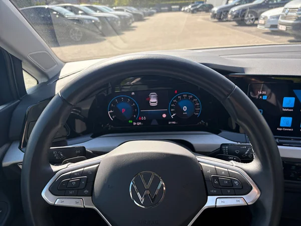 VOLKSWAGEN Golf VIII (2024) — foto 11 van 24
