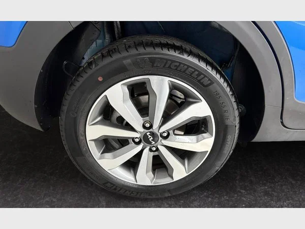 Kia STONIC (2025) — foto 14 van 15
