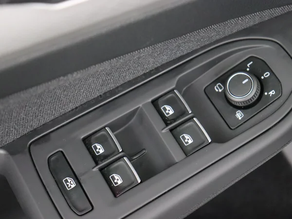 VOLKSWAGEN Golf (2024) — foto 19 van 27