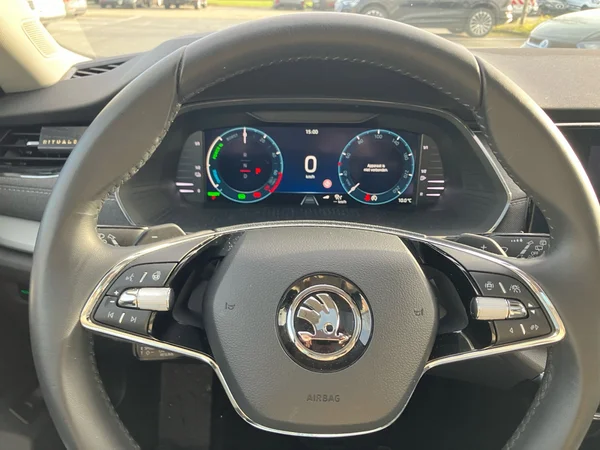 SKODA Octavia Combi PHEV (2024) — foto 16 van 26