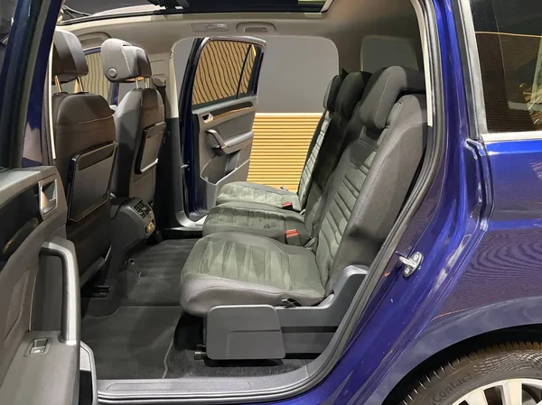 Volkswagen Touran (2016) — foto 15 van 27