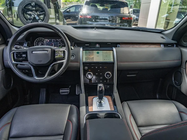 Land Rover Discovery Sport (2023) — foto 30 van 30