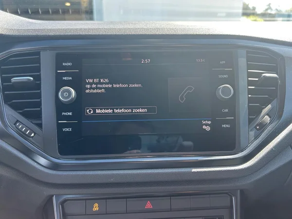 VOLKSWAGEN T-Roc (2019) — foto 3 van 24