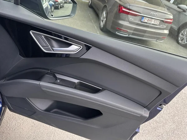AUDI Q4 e-tron (2025) — foto 9 van 23