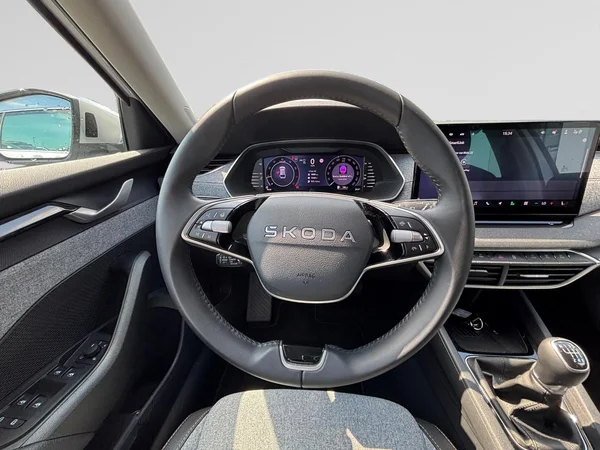 SKODA Octavia Combi (2025) — foto 4 van 24