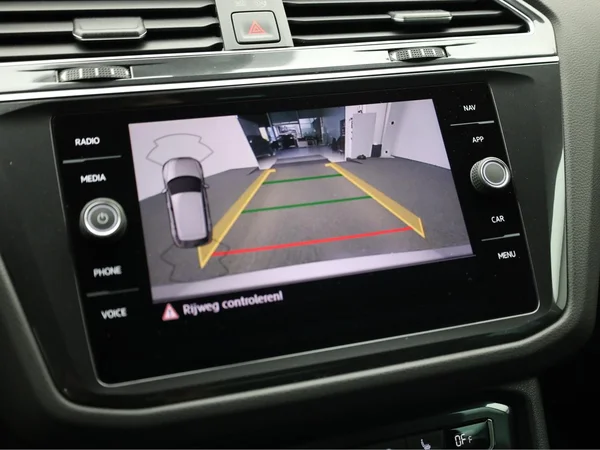 VOLKSWAGEN Tiguan (2019) — foto 14 van 21