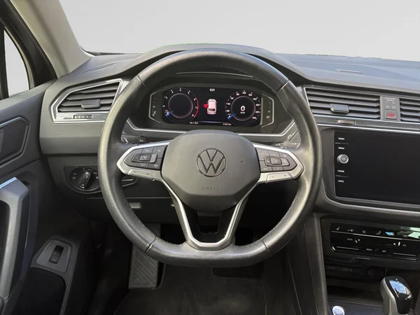 VOLKSWAGEN Tiguan (2021) — foto 4 van 24
