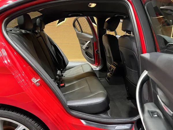 Bmw 320 (2015) — foto 9 van 23