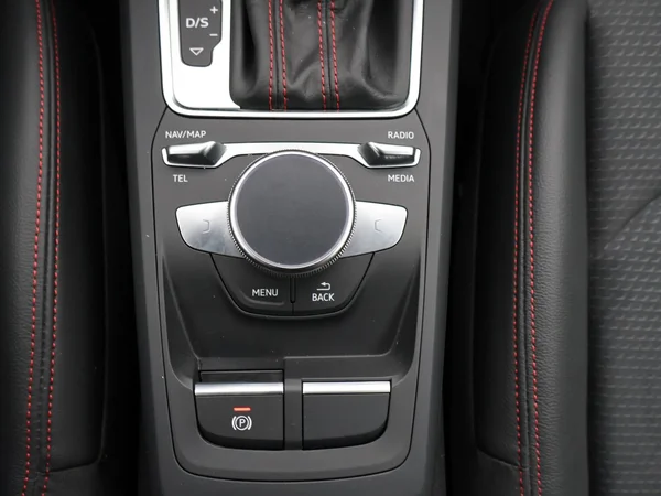 Audi SQ2 (2024) — foto 15 van 29