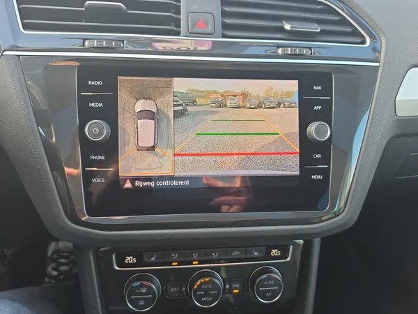 VOLKSWAGEN Tiguan (2019) — foto 5 van 24