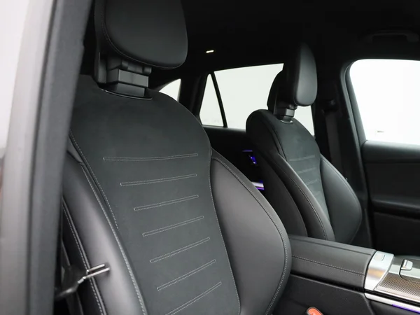 Mercedes-Benz GLC (2025) — foto 36 van 48