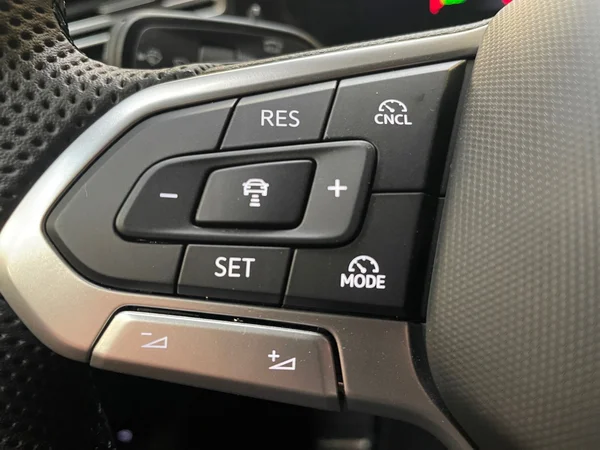 VOLKSWAGEN Tiguan (2024) — foto 3 van 15