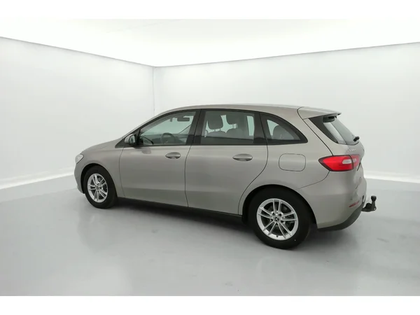 MERCEDES-BENZ B 180 (2020) — foto 2 van 36