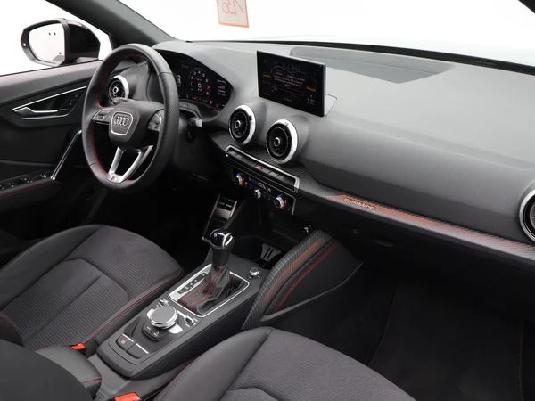 Audi SQ2 (2024) — foto 29 van 29