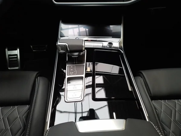 AUDI A6 Avant PHEV (2025) — foto 7 van 17
