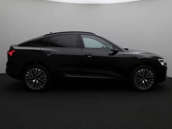 AUDI Q8 e-tron Sportback (2024) — foto 17 van 31