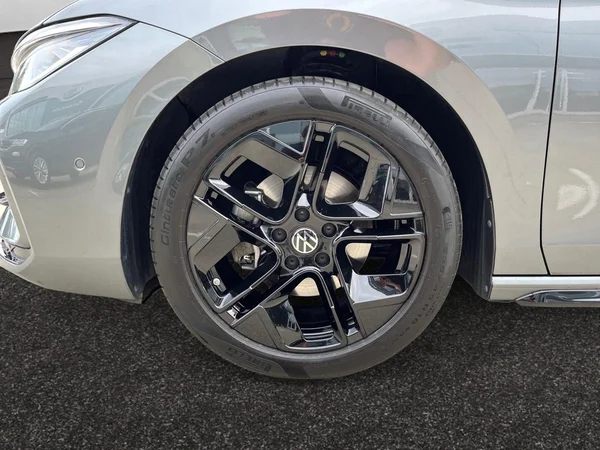 VOLKSWAGEN Passat SW (2025) — foto 14 van 22