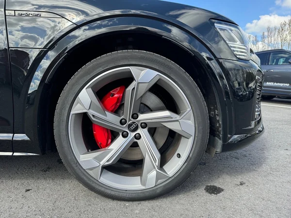 AUDI SQ8 e-tron Sportback (2024) — foto 14 van 21