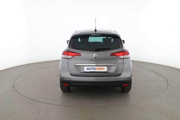 Renault Scenic (2017) — foto 11 van 16
